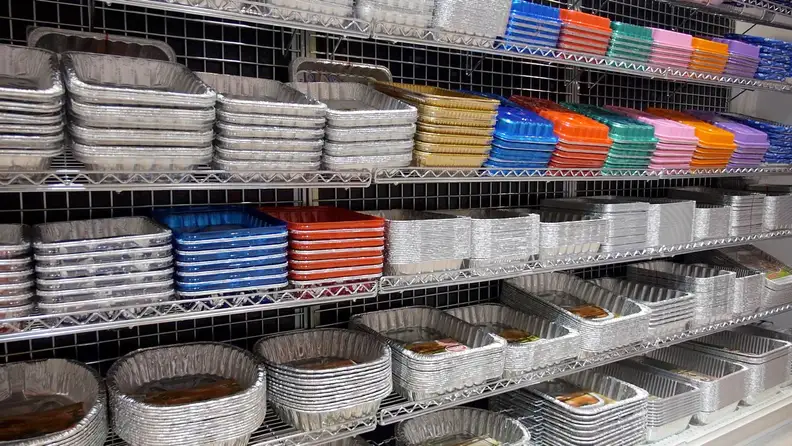 Handi-Foil's aluminum kitchenware on display at the Home and Housewares Show.