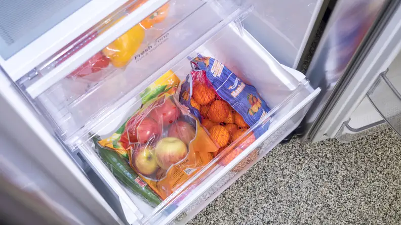 The crisper drawers do not do well holding in moisture