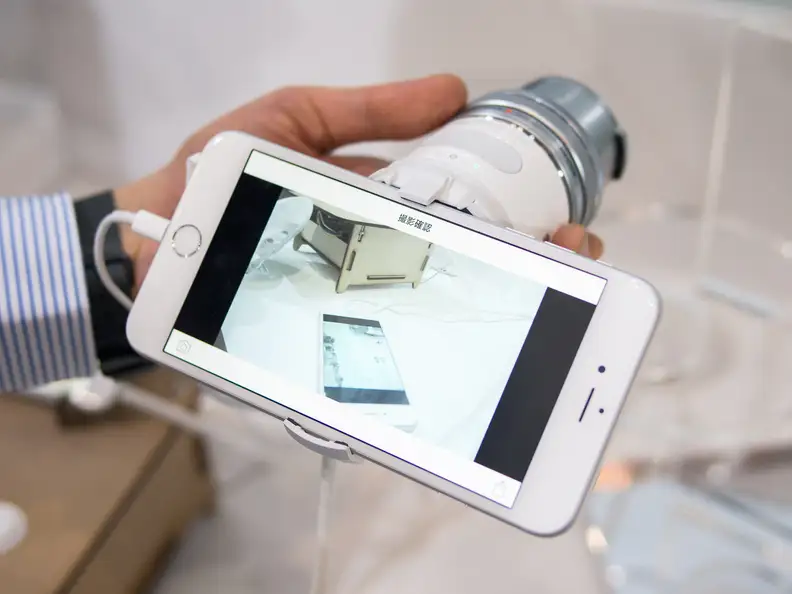 When mounted, your phone is positioned at a roughly 45-degree angle—a big improvement over the QX series.