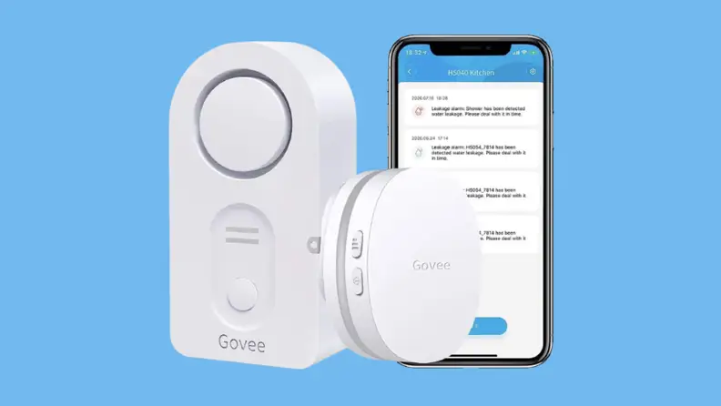 The Govee water leak detector and hub appear next to a phone displaying water leak alerts on a blue background.