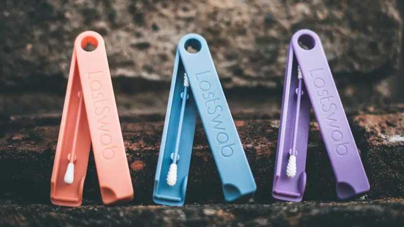 Several reusable sawbs.
