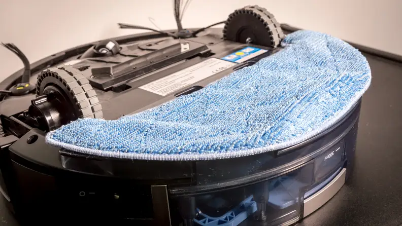 The V8s comes with two sink-washable microfiber cloths.