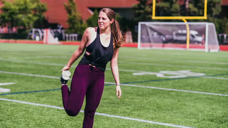 Rachel stretching in Fabletics