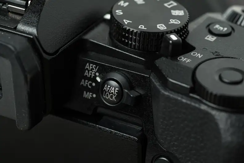 A photo of the Panasonic G7's focus mode selector.