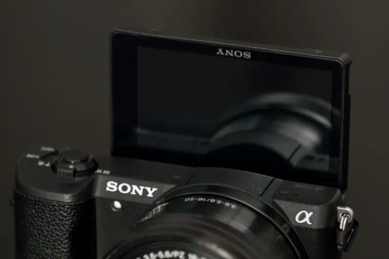 A shot of the A5100 selfie-screen.