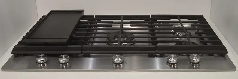 The KCGS956ESS cooktop