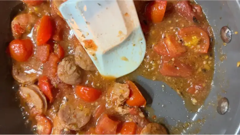 Tomato sauce does not stick to the pan, as demonstrated here.