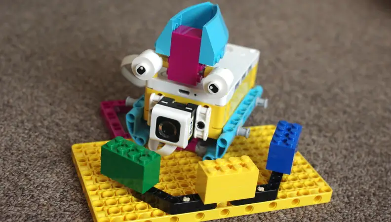 Depending on the code you write in the LEGO SPIKE app, Kiki will make different sounds when it senses bricks with specific colors.