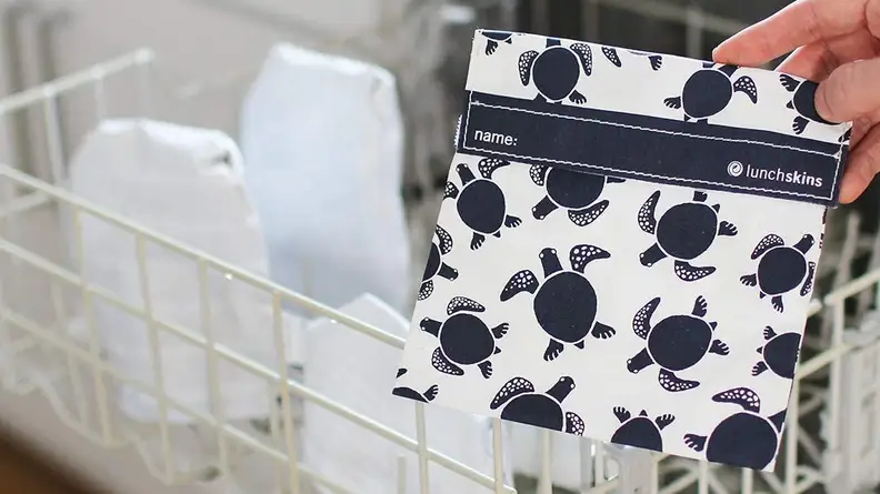 These reusable sandwich bags can go right in the dishwasher.