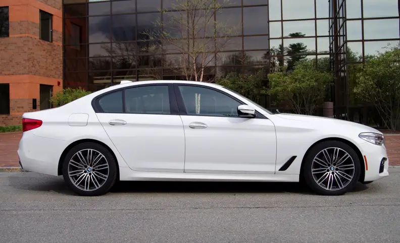 BMW 530i Side View in Alpine White