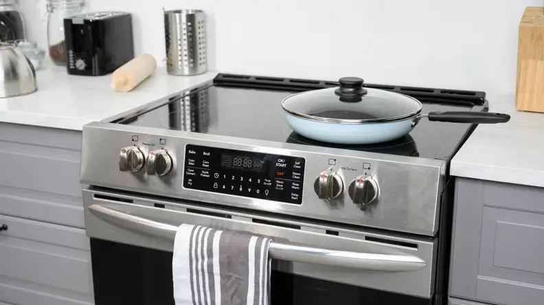 Frigidaire Gallery FGEH3047VF has five burners with multiple rings.