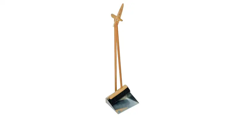 Stainless steel, horsehair, and beechwood materials distinguish this set.