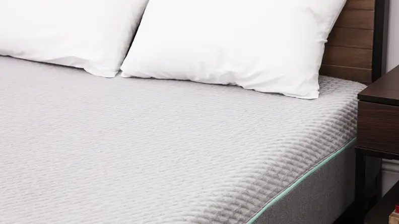 Close up of the upper end of the mattress.