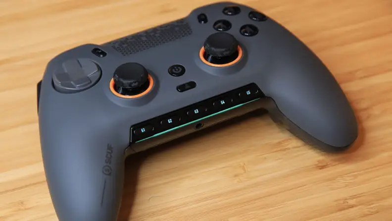 Close up shot of a row of buttons on the dark gray Scuf Envision Pro gaming controller.
