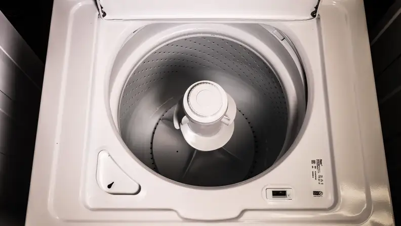 The pole agitator moves the laundry around
