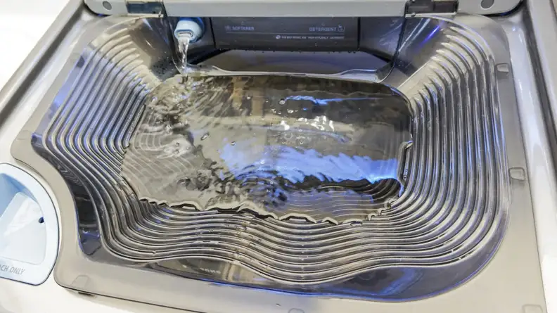 The 1-cubic-foot basin is design to pretreat dirty clothes without soiling your hands—or your appliances.