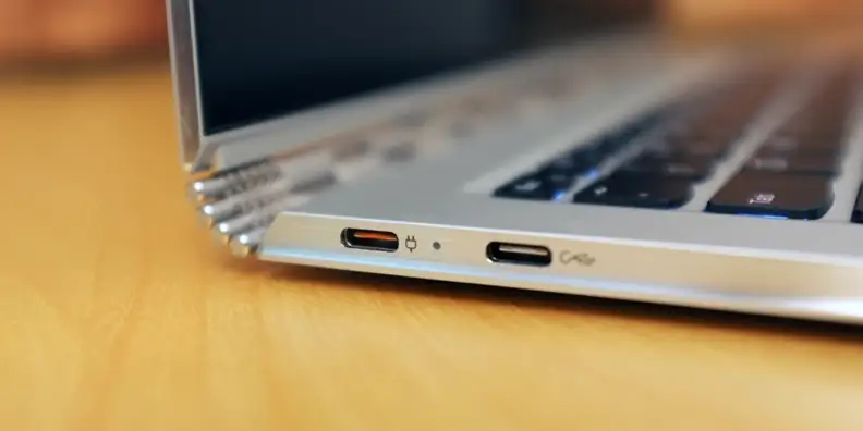 Lenovo Yoga 910 USB-C ports