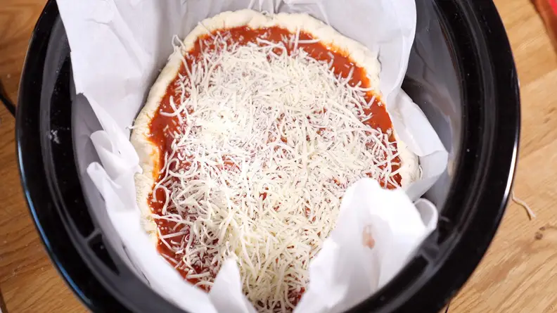 How to make slow cooker pizza