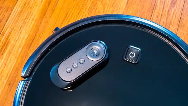 The K600 doesn't have an app, but it does have a remote.