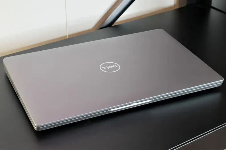 A photo of the Dell Latitude 5420 closed