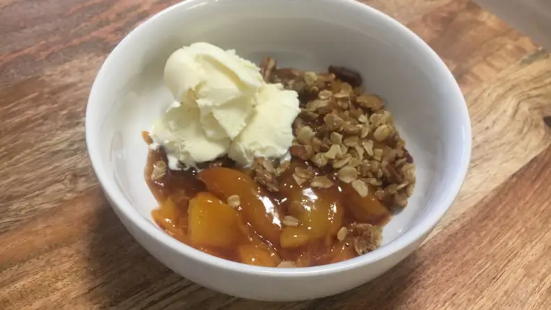 Instant Pot peach crisp with vanilla ice cream