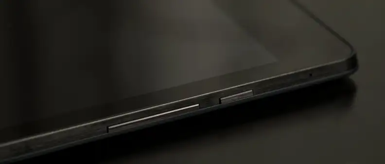 A photo of the Google Nexus 9's buttons.
