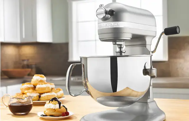 An example of a bowl-lift KitchenAid stand mixer.