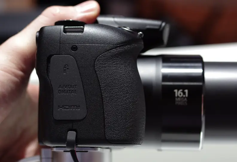 Perhaps the best change we've noticed so far (since we can't test the SX60's image quality at Photokina) is the redesigned Rebel-esque grip.