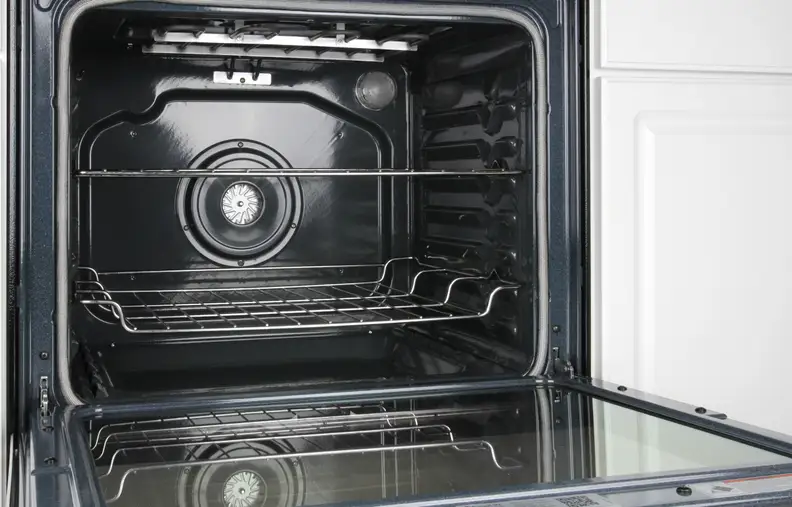 The Whirlpool WFE540H0AS cavity