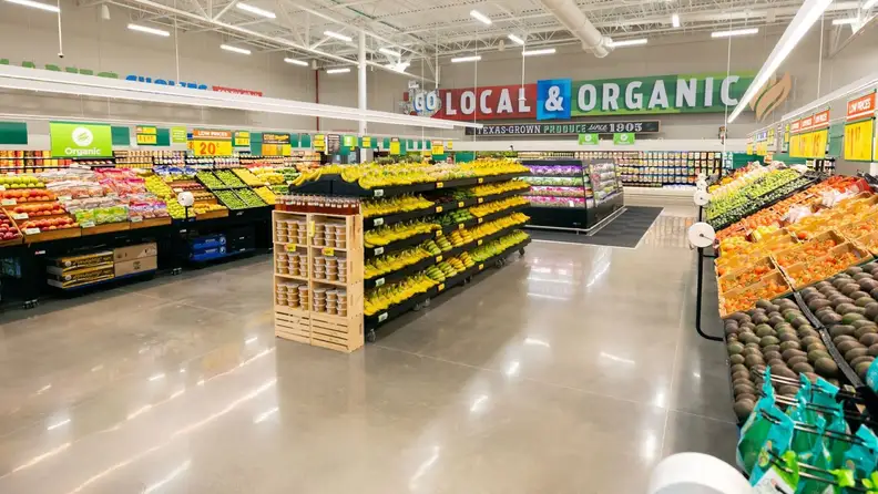 H-E-B produce section with "Go Local & Organic" signage