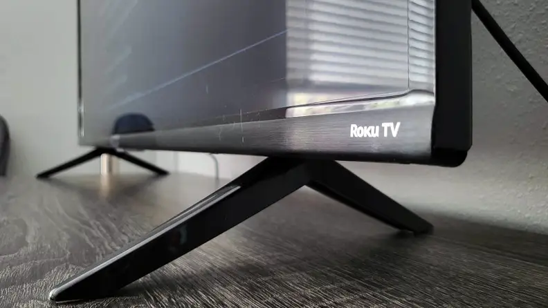 The TCL 4-Series' tabletop feet and side of panel, showing the Roku TV logo