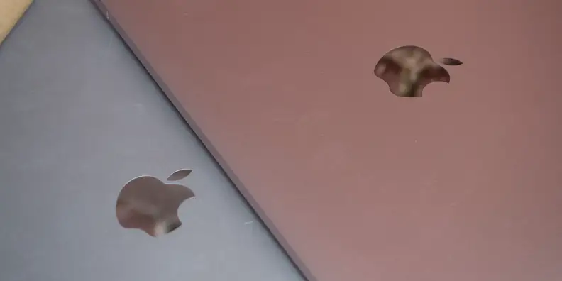 MacBook Shiny Apple Logo