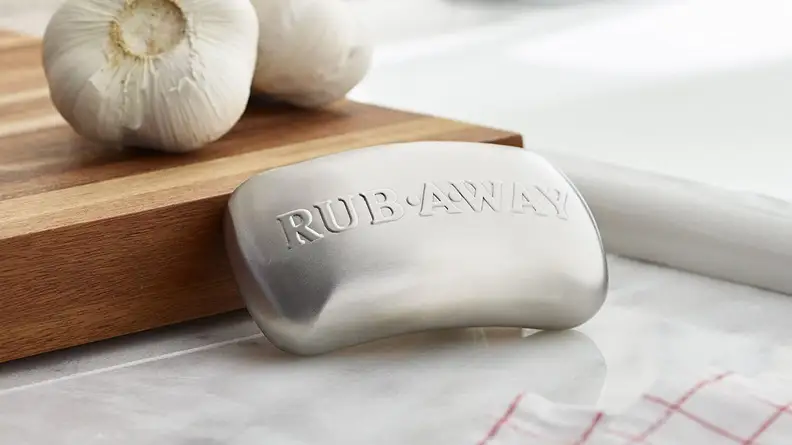 This metal bar removes tough odors from your hands.