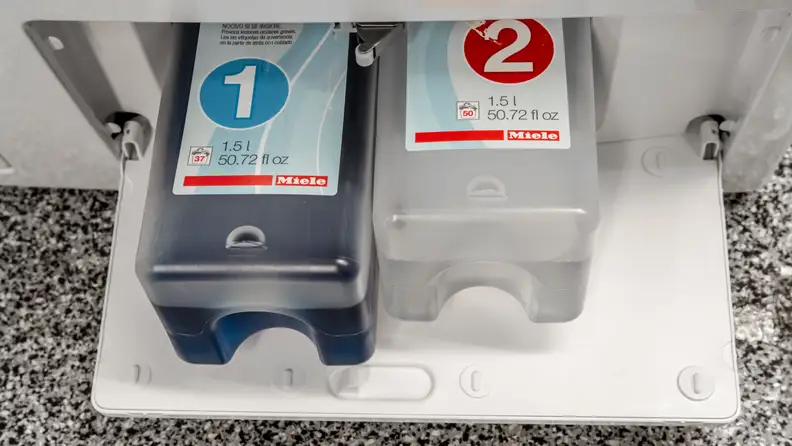 The TwinDos feature comprises of two cartridges: one for detergent and one for oxi bleach.