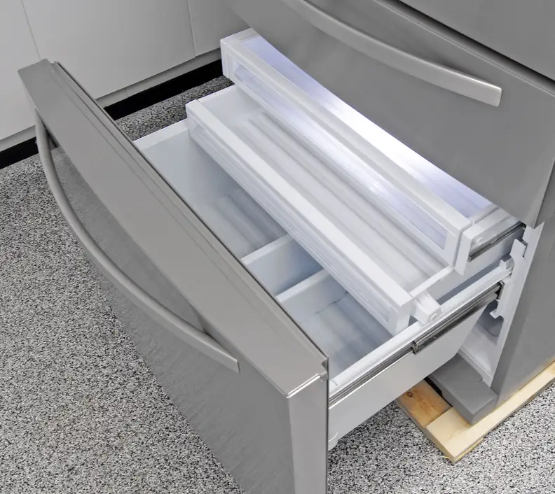 Two drawers and a deep bottom bin with a sliding middle section give you plenty or storage options in the Kenmore 72383's freezer.