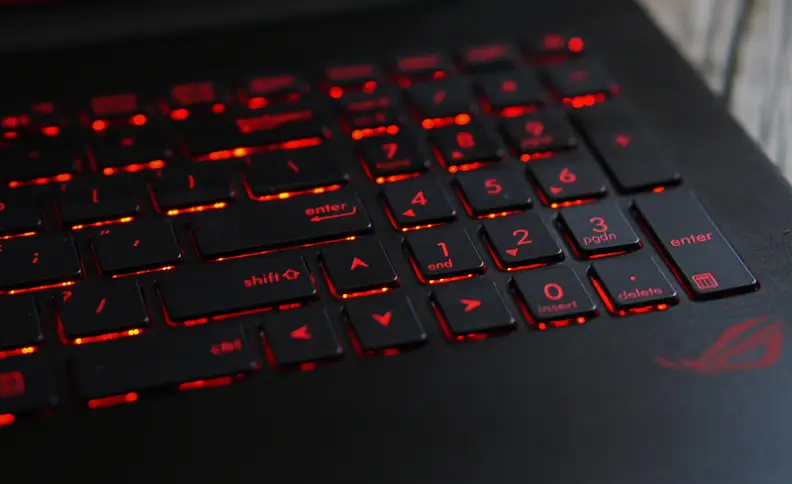 The extra real estate meant Asus could include a num pad next to the keyboard.