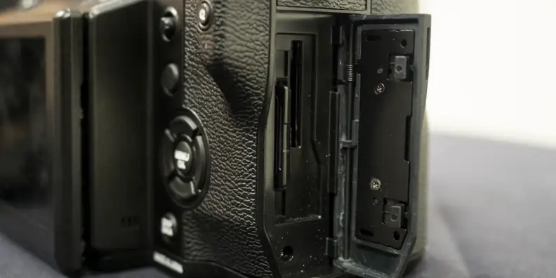 Fujifilm GFX 50S Twin Card Slots