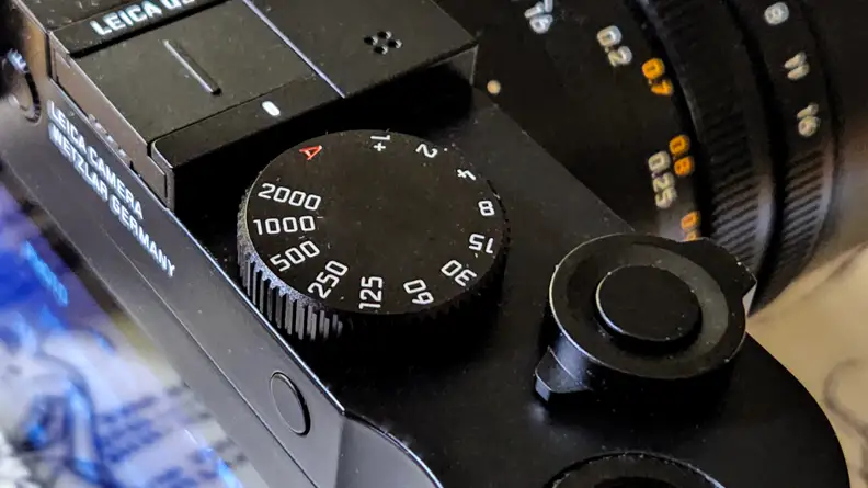 The shutter speed dial on the Leica Q2