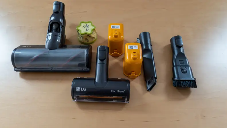combination tool, crevice tool, telescopic wand, power punch nozzle, universal power nozzle, extra filter, extra battery