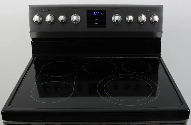 The Frigidaire Professional FPEF3077QF has a glass-ceramic electric rangetop.