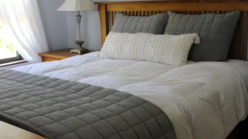 The comforter did get noticeably wrinkly after repeated use.