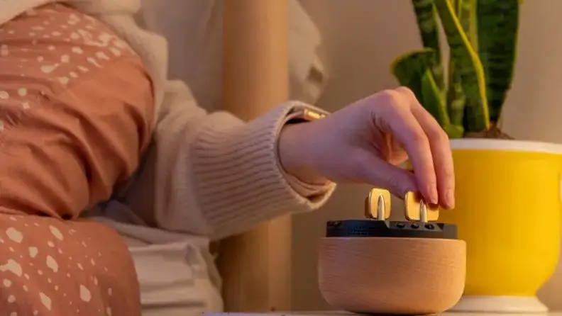 A person turning on a Morphée device.