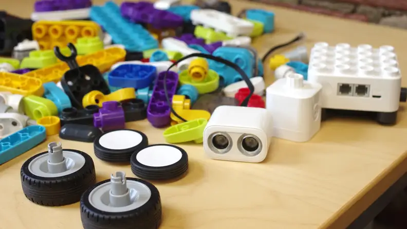 The Botzees kit comes with 130 pieces.
