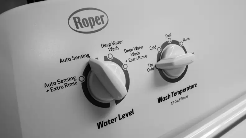 The Roper RTW4516FW washer has only a few adjustments, which makes it easy to use