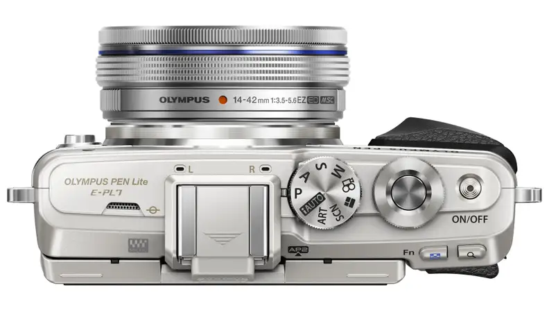The E-PL7 doesn't include an EVF but it does have a hotshoe for attaching an optional electronic viewfinder.