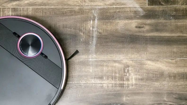 The results of the GRV-5011 mopping a hardwood floor