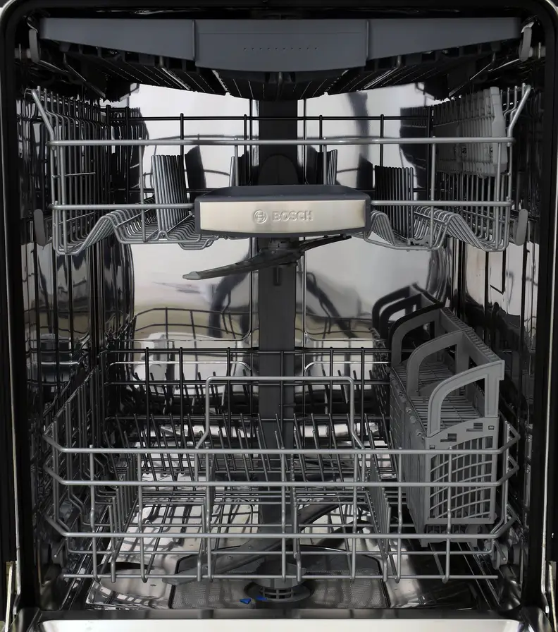 Bosch SHP65TL5UC interior shot