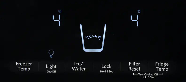 Despite the presence of a touch screen control panel, the KitchenAid KSF22C4CYY doesn't use a degree-based thermostat.