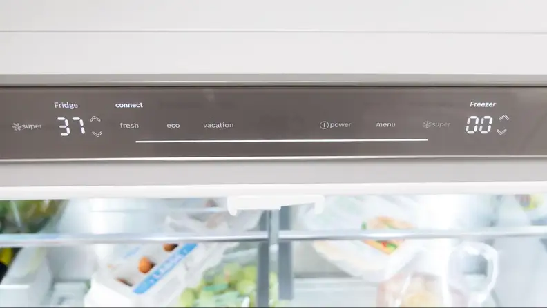 A close-up of the Bosch B36CL81ENG's control panel. It displays the fridge temperature as 37ˆF and the freezer temperature as 0°F.