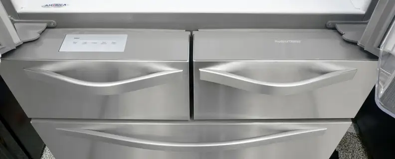 When shut, the two central drawers look the same, giving the fridge an appealing, symmetrical look.